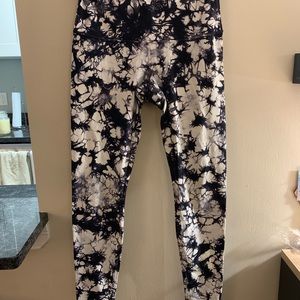 Lululemon Black/White Tie Dye Pants Sz10